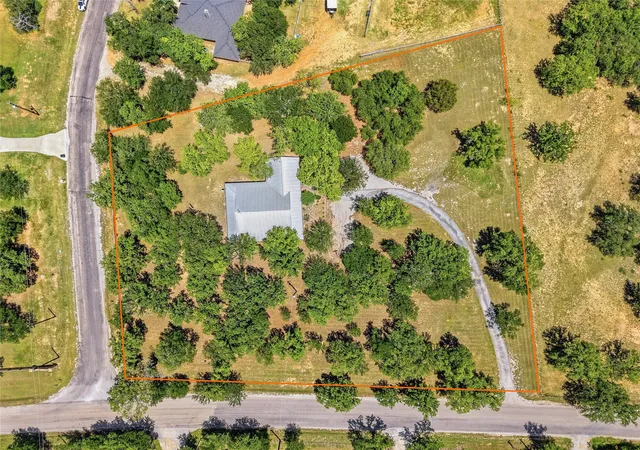 Photo 3 of Single family home for sale at 1528 Tidwell Rd, Weatherford, TX 76087 | MLS# 21264237 | Listing updated on 2026-07-10