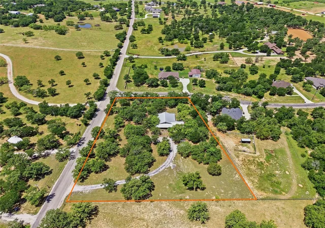 Photo 3 of Single family home for sale at 1528 Tidwell Rd, Weatherford, TX 76087 | MLS# 21264237 | Listing updated on 2026-09-28