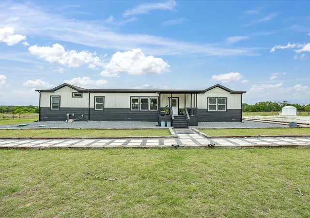 Photo 2 of Manufactured home for sale at 466 Belcher Rd, Bowie, TX 76230 | MLS# 21258529 | Listing updated on 2026-07-09