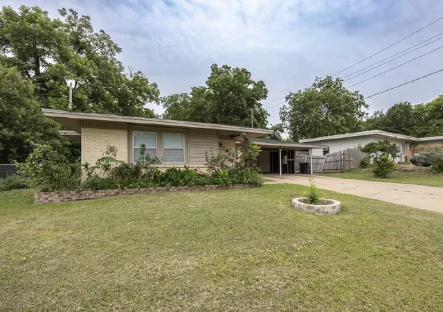 Photo 3 of Single family home for sale at 5405 Trail Lake Dr, Fort Worth, TX 76133 | MLS# 21260360 | Listing updated on 2026-08-21