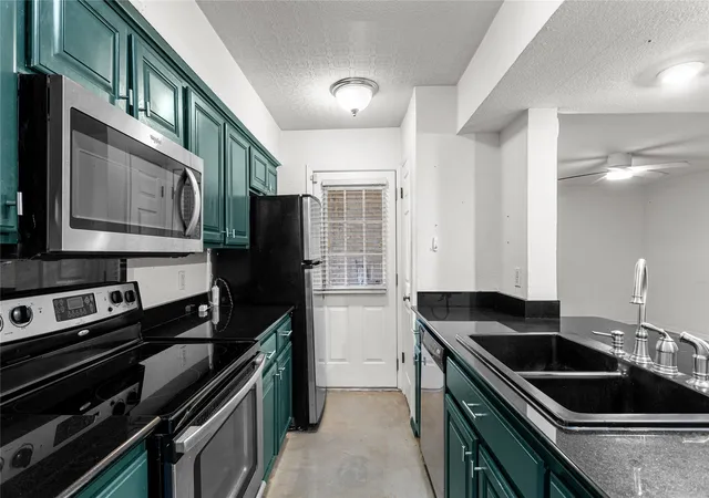 5th image of 5916 Birchbrook Dr, Dallas, TX 75206