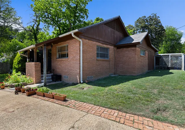 Homes for sale in Gladewater, TX | 500 W Marshall Ave, Gladewater, TX 75647 | MLS# 21266617