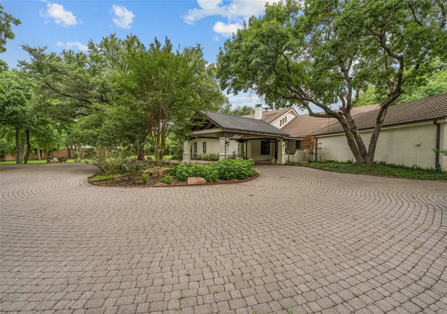 Photo 1 of Mansion for sale at 4812 Williams Rd, Benbrook, TX 76116 | MLS# 21264457 | Listing updated on 2026-09-27
