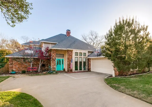 Photo 2 of Sale Pending at 3706 Oakridge Cir, Garland, TX 75040 | MLS# 21266687 | Listing updated on 2026-08-31