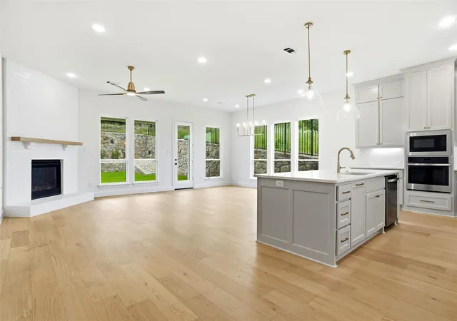 Photo 4 of Single family home for sale at 224 Blackbird Dr, Aledo, TX 76008 | MLS# 21266677 | Listing updated on 2026-09-27