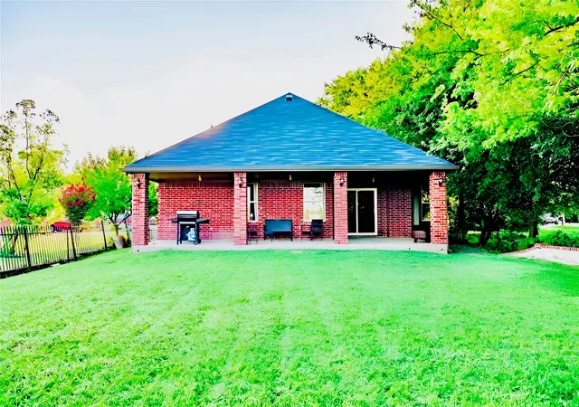 Photo 3 of Single family home for sale at 511 Lakeside Dr, Rockwall, TX 75032 | MLS# 21263818 | Listing updated on 2026-08-26