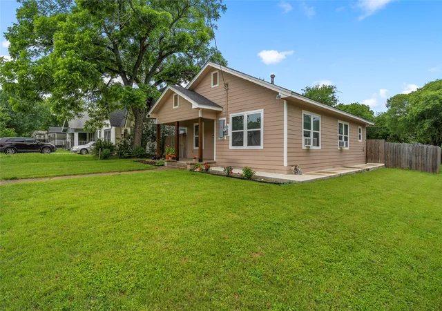 Photo 2 of Single family home for sale at 2301 Herring Ave, Waco, TX 76708 | MLS# 21266653 | Listing updated on 2026-08-03