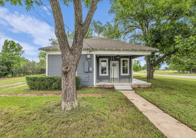 Homes for sale in Mc Gregor, TX | 620 Washington St, Mc Gregor, TX 76657 | MLS# 21265740