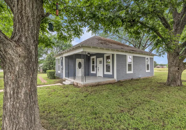 Homes for sale in Mc Gregor, TX | 620 Washington St, Mc Gregor, TX 76657 | MLS# 21265740