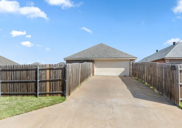 Homes for sale in Wichita Falls, TX | 6027 Oakmont Dr, Wichita Falls, TX 76310 | MLS# 21266715