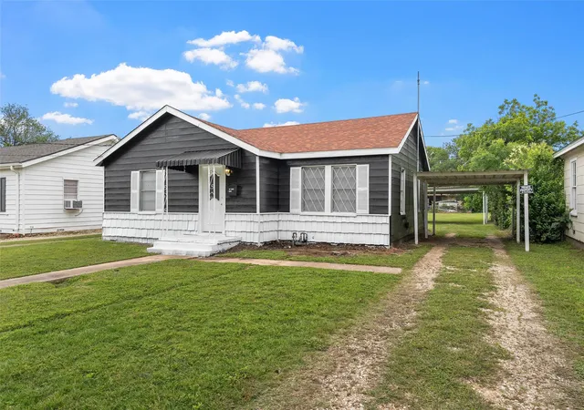 Homes for sale in Bellmead, TX | 1116 January St, Bellmead, TX 76705 | MLS# 21261028