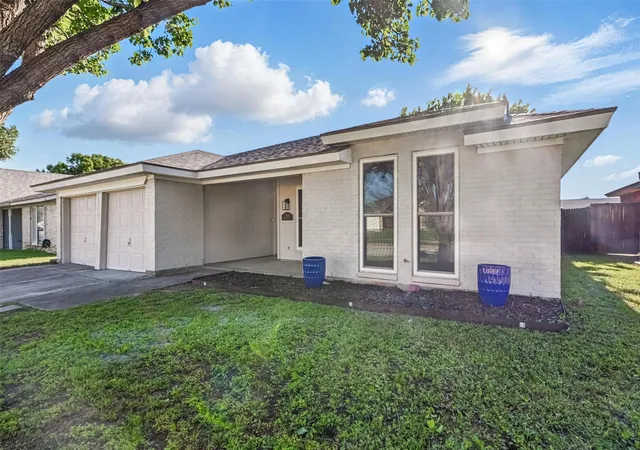 3rd image of 7932 Berrybrook Dr, Watauga, TX 76148 | MLS# 21266725