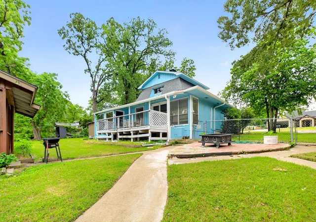 2nd image of 132 Shady Shores Dr, Mabank, TX 75156 | MLS# 21250557
