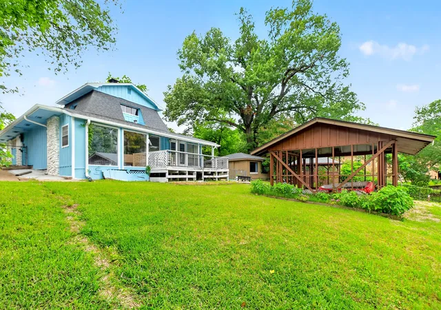 Photo 3 of Single family home for sale at 132 Shady Shores Dr, Mabank, TX 75156 | MLS# 21250557 | Listing updated on 2026-08-28