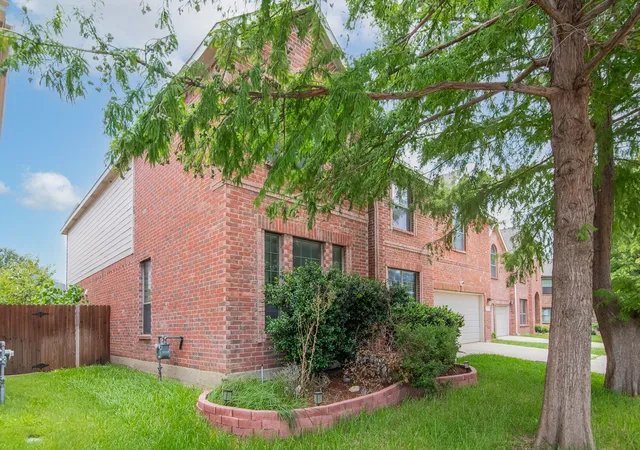 Photo 2 of Single family home for sale at 1429 Pepperidge Ln, Fort Worth, TX 76131 | MLS# 21266825 | Listing updated on 2026-08-25