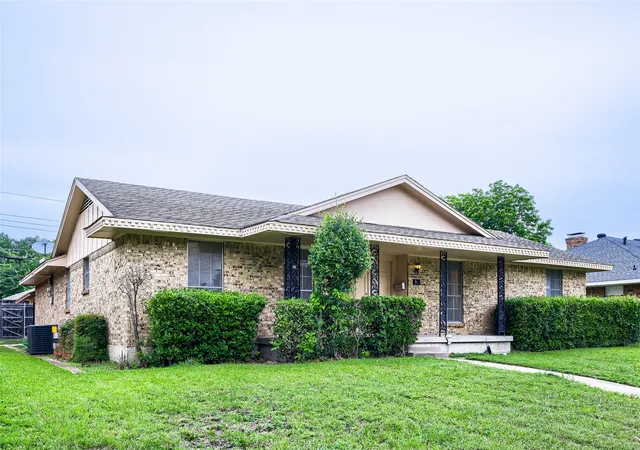 Photo 2 of Sale Pending at 829 Poinsettia Dr, Lancaster, TX 75146 | MLS# 21167931 | Listing updated on 2026-08-21