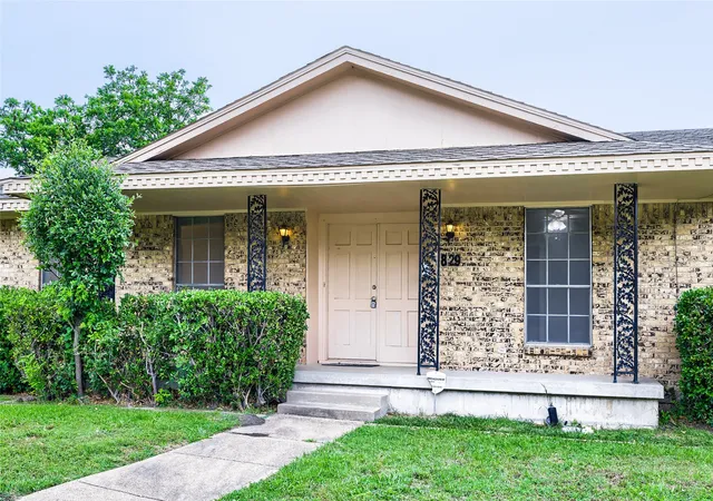 Photo 3 of Sale Pending at 829 Poinsettia Dr, Lancaster, TX 75146 | MLS# 21167931 | Listing updated on 2026-08-21