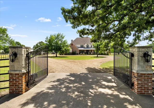 Homes for sale in Post Oak Bend, TX | 5900 Kings Creek Dr, Post Oak Bend, TX 75142 | MLS# 21263255
