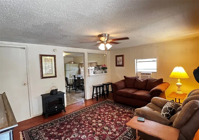 Photo 4 of Single family home for sale at 613 Hilltop Dr, Tool, TX 75143 | MLS# 21266768 | Listing updated on 2026-10-07