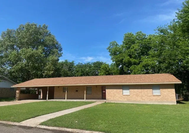 Photo 1 of Sale Pending at 1304 S Walnut St, Clarksville, TX 75426 | MLS# 21267020 | Listing updated on 2026-08-24