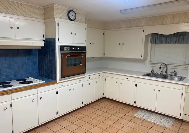 Photo 3 of Sale Pending at 1304 S Walnut St, Clarksville, TX 75426 | MLS# 21267020 | Listing updated on 2026-08-24