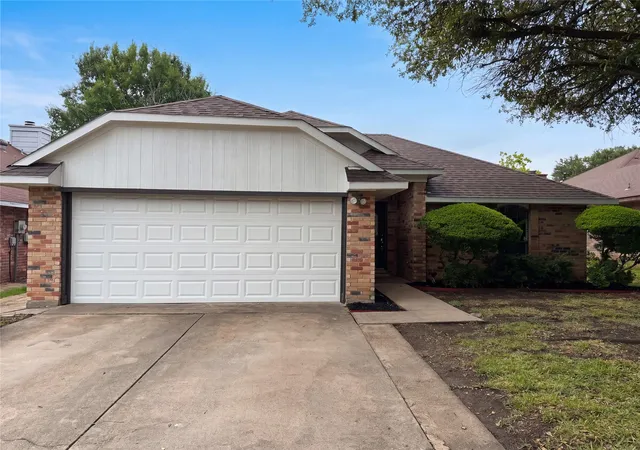 Homes for sale in Cedar Hill, TX | 1502 Allen Dr, Cedar Hill, TX 75104 | MLS# 21267025