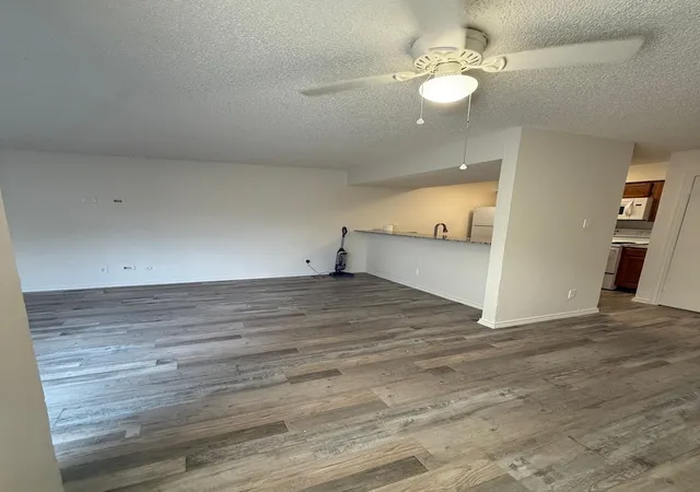 4th image of 9807 Walnut St #D 304, Dallas, TX 75243 | MLS# 21267059
