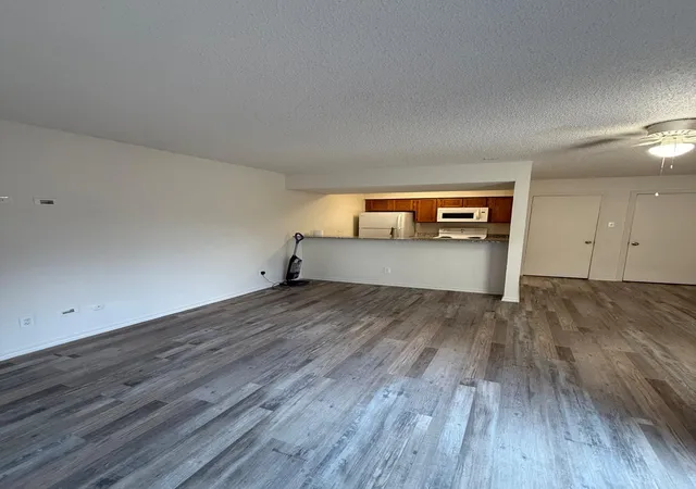 5th image of 9807 Walnut St #D 304, Dallas, TX 75243 | MLS# 21267059