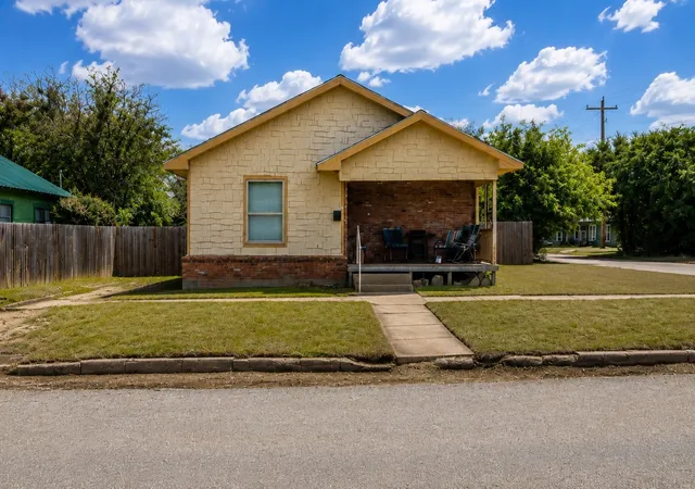 Photo 1 of Single family home for sale at 309 W 10th St, Cisco, TX 76437 | MLS# 21263666 | Listing updated on 2026-08-30