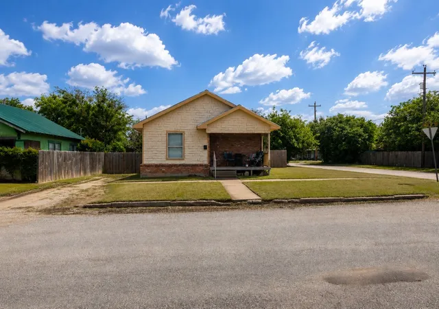 Photo 2 of Single family home for sale at 309 W 10th St, Cisco, TX 76437 | MLS# 21263666 | Listing updated on 2026-08-30