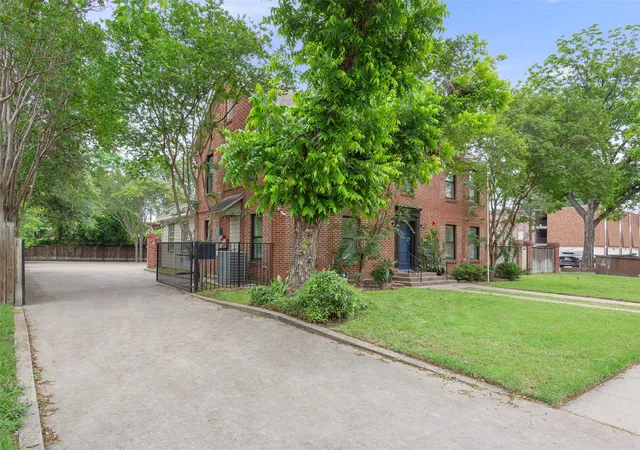 Photo 3 of Single family home for sale at 1500 S 10Th St, Waco, TX 76706 | MLS# 21267049 | Listing updated on 2026-08-24
