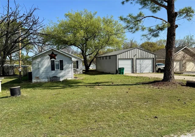 Homes for sale in Nocona, TX | 306 Oak St, Nocona, TX 76255 | MLS# 21254901