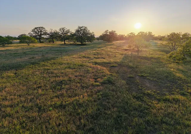 Homes for sale in Waelder, TX | 382 Main Loop Loop, Waelder, TX 78959 | MLS# 21267361