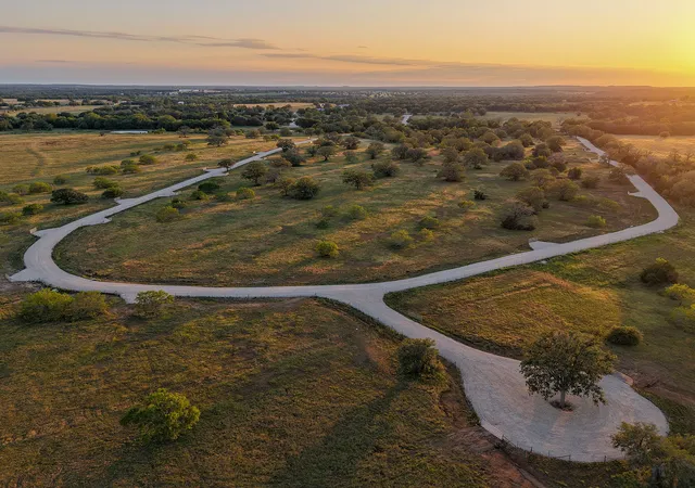Homes for sale in Waelder, TX | 382 Main Loop Loop, Waelder, TX 78959 | MLS# 21267361