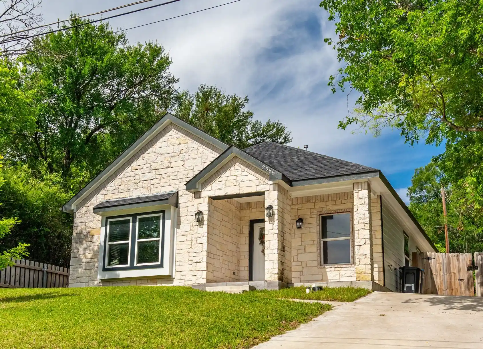 Photo 1 of Single family home for sale at 2955 Pearl Ave, Fort Worth, TX 76106 | MLS# 21266381 | Listing updated on 2026-10-14
