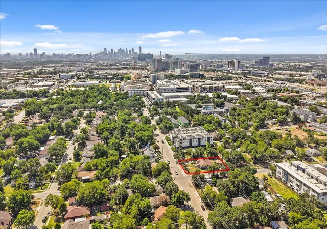 2nd image of 7225 Mohawk Dr, Dallas, TX 75235 | MLS# 21267417