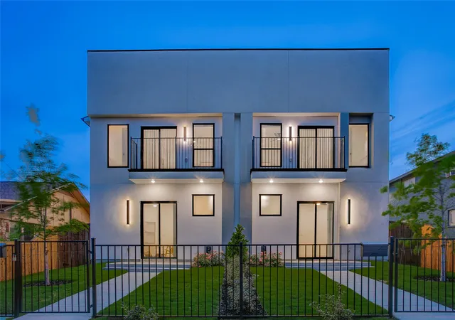 Photo 1 of Multi family home for sale at 2315 S Vernon Ave, Dallas, TX 75224 | MLS# 21267420 | Listing updated on 2026-08-23