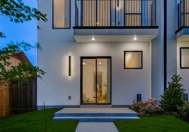 Photo 2 of Multi family home for sale at 2315 S Vernon Ave, Dallas, TX 75224 | MLS# 21267420 | Listing updated on 2026-08-23