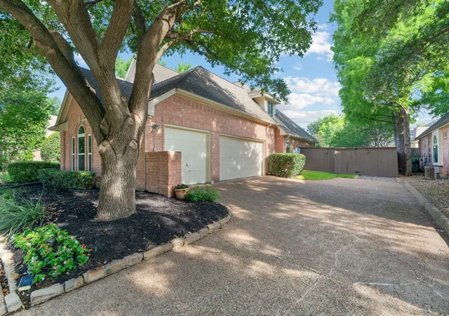 3rd image of 210 Highland Oaks Cir, Southlake, TX 76092 | MLS# 21265382