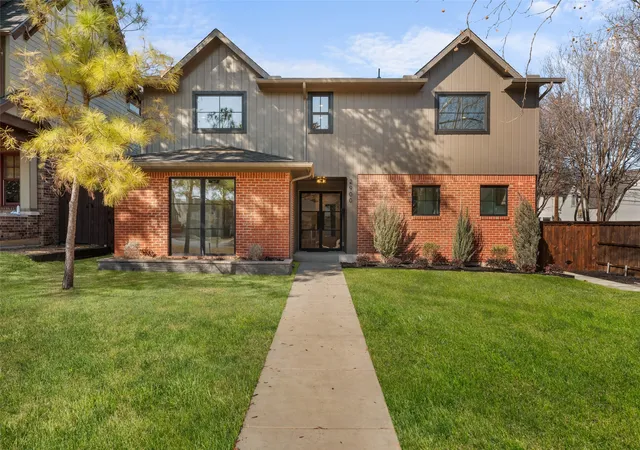 Photo 1 of Sale Pending at 2900 Mcfarlin Blvd, Dallas, TX 75205 | MLS# 21267514 | Listing updated on 2026-07-18