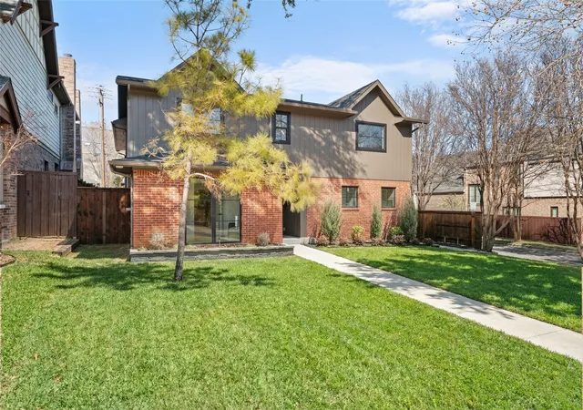 Photo 3 of Sale Pending at 2900 Mcfarlin Blvd, Dallas, TX 75205 | MLS# 21267514 | Listing updated on 2026-07-18