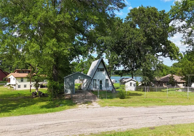 Photo 3 of Single family home for sale at 467 Old Mill Ln, Point, TX 75472 | MLS# 21267384 | Listing updated on 2026-07-11