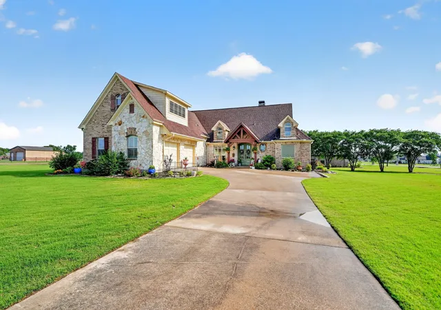 Photo 2 of Single family home for sale at 1399 Canyon Lake Rd, Wills Point, TX 75169 | MLS# 21252493 | Listing updated on 2026-07-23