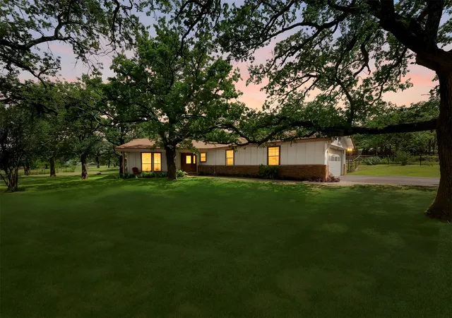 Homes for sale in Joshua, TX | 1816 Caddo Peak Rd, Joshua, TX 76058 | MLS# 21265821