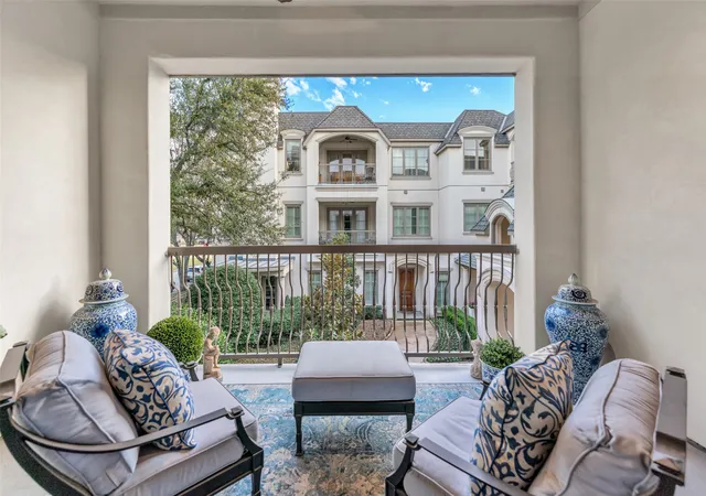 Listing Photo 4 - Condo for sale in building located at 8511 Edgemere Rd, Dallas, TX 75225 - Unit #201
