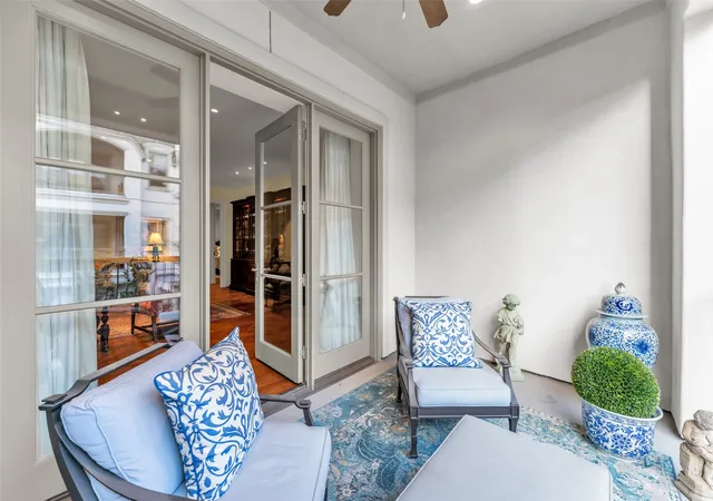 Listing Photo 5 - Condo for sale in building located at 8511 Edgemere Rd, Dallas, TX 75225 - Unit #201