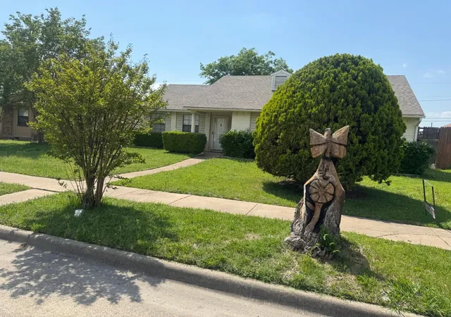 Photo 2 of Single family home for sale at 1113 Maydelle Ln, Garland, TX 75042 | MLS# 21260666 | Listing updated on 2026-07-16