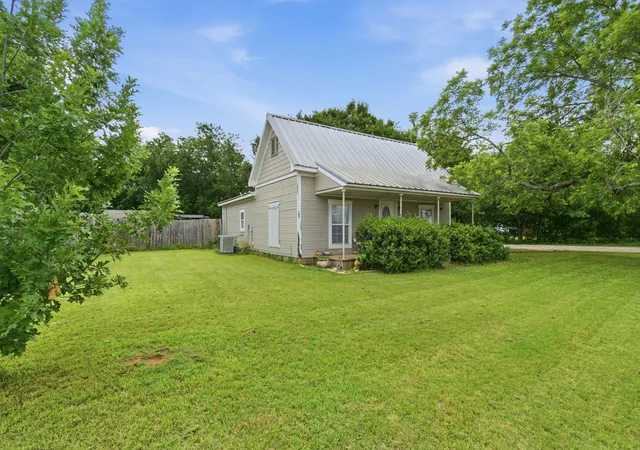 Homes for sale in Rio Vista, TX | 302 Tower Rd, Rio Vista, TX 76093 | MLS# 21267667