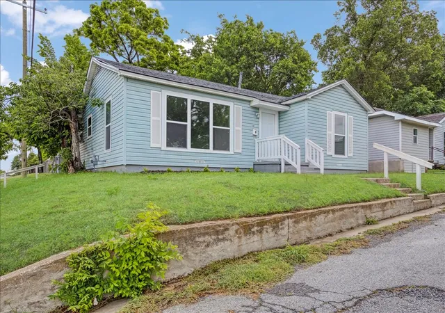 Photo 3 of Single family home for sale at 401 E Morton St, Denison, TX 75021 | MLS# 21266481 | Listing updated on 2026-08-21