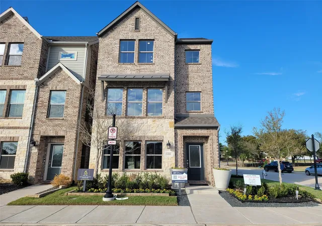 Homes for sale in Euless, TX | 1001 Boyd Ln, Euless, TX 76040 | MLS# 21267692